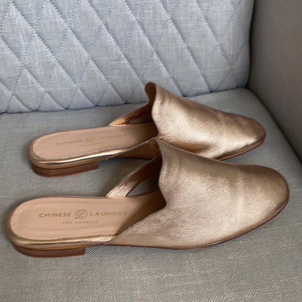 Chinese Laundry rose Gold loafers Sz 10